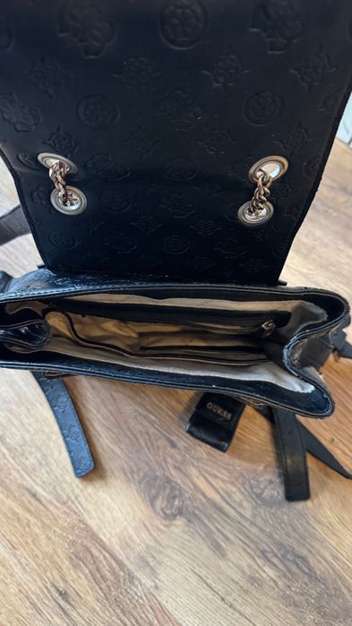 Раница guess черна