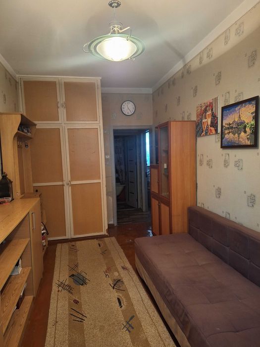 Продается квартира Мирзо Улугбек 3-х комнатная, 2 этаж, 4 этажный дом