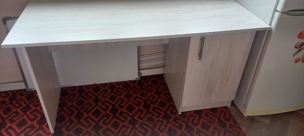 Дарс киладиган стол