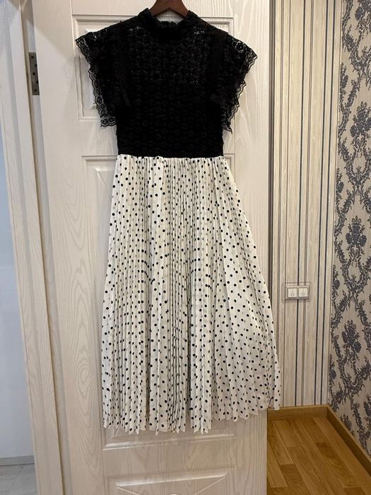 Нарядные женские платья.