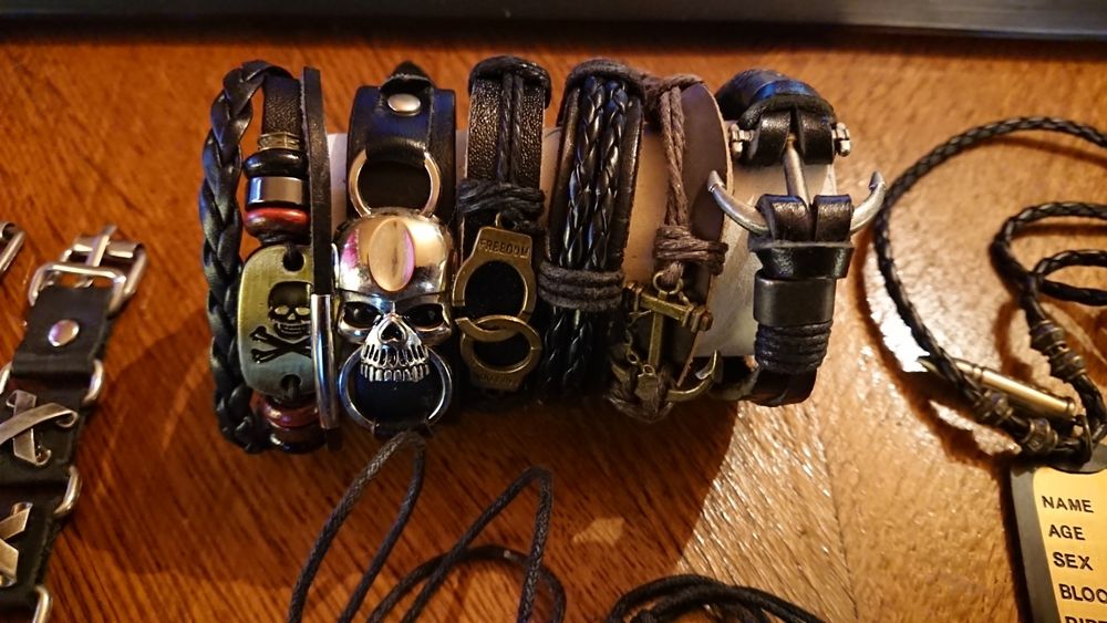 2x Bratari piele cranii tinte pandantive os