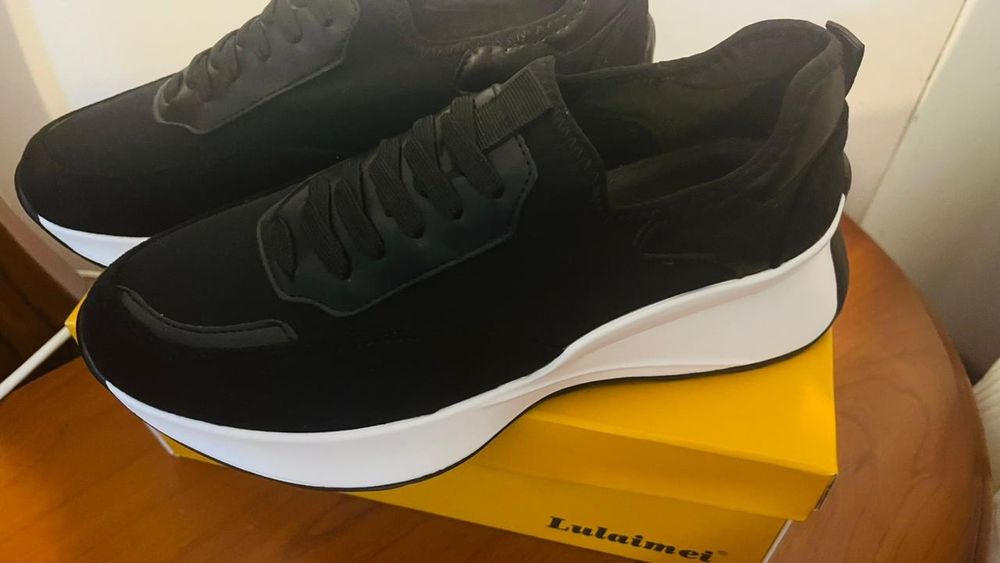 продаются кроссовки 39, новые