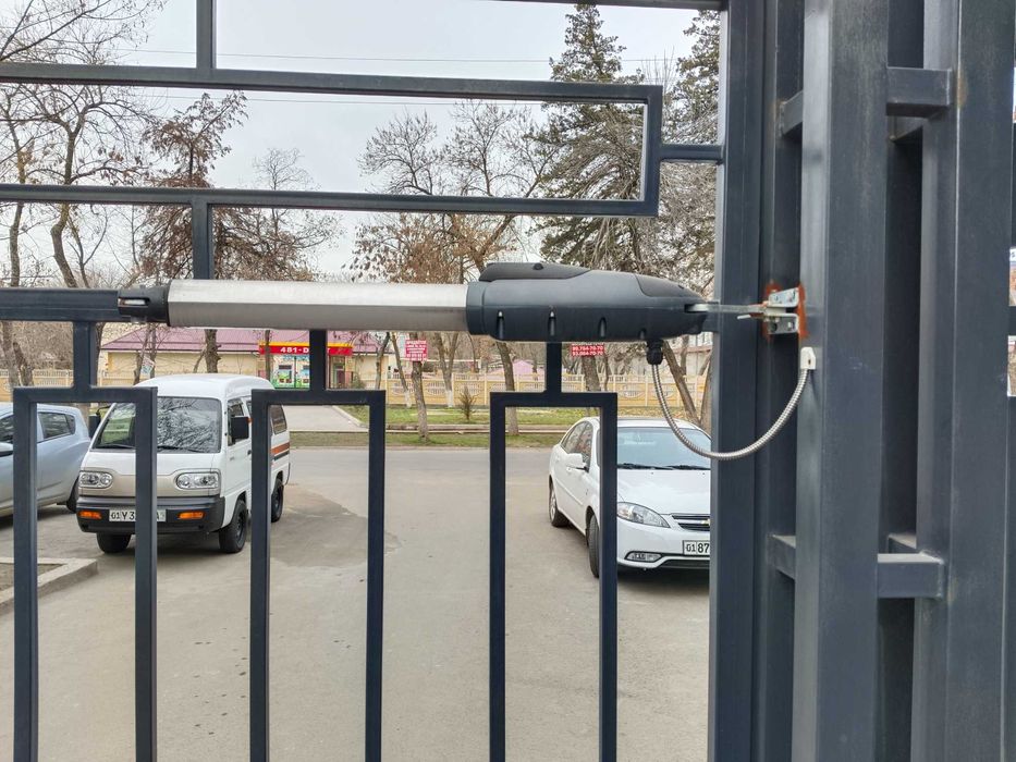 Автоматика на распашные ворота.Управление со смартфона!Аккумуляторы!