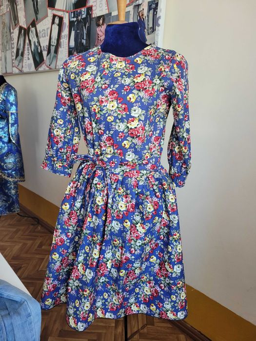 Платья модные в отличном состояни