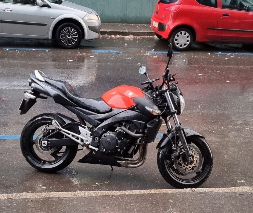 Vand Suzuki GSR 600. 30k km reali