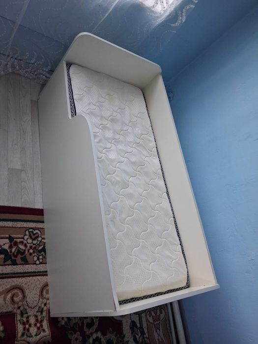 Кровать детская белое