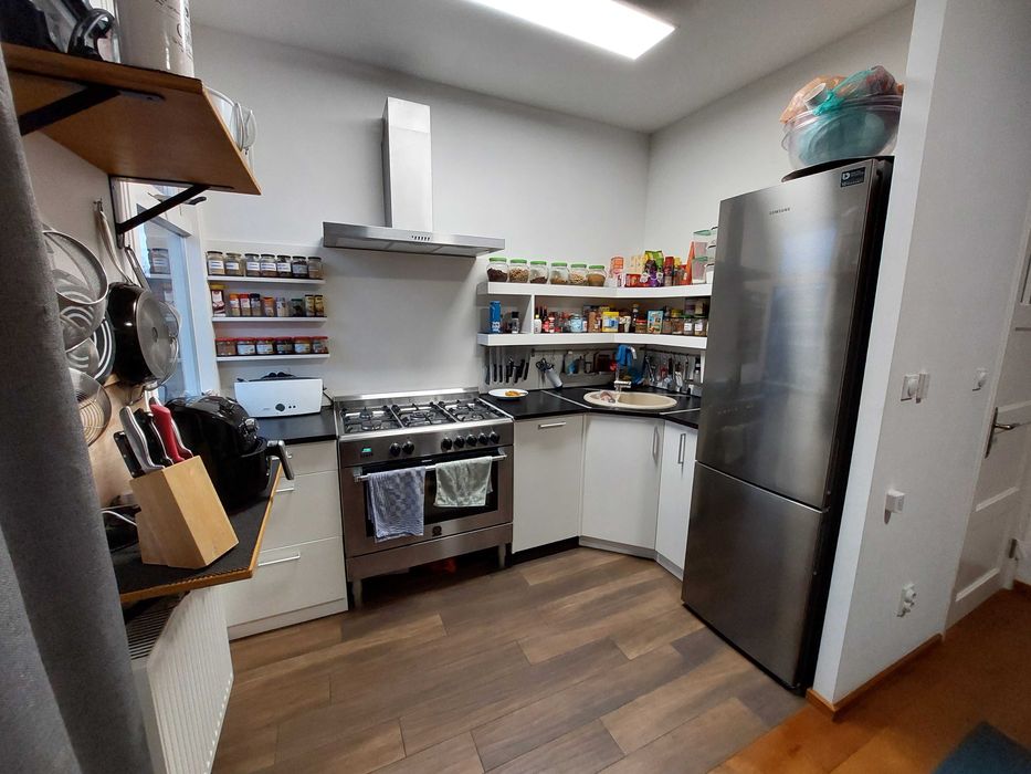 Дава се под наем Двустаен апартамент в София, Център - 60 кв.м за 402.9 € - Снимка #2