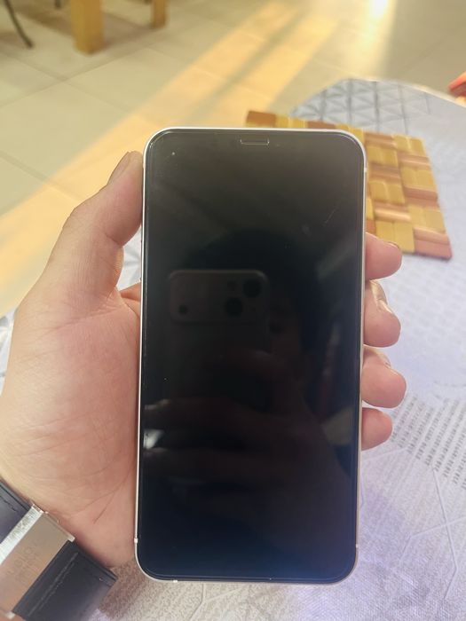 Iphone XS MAX на корпусе iphone 17 pro max