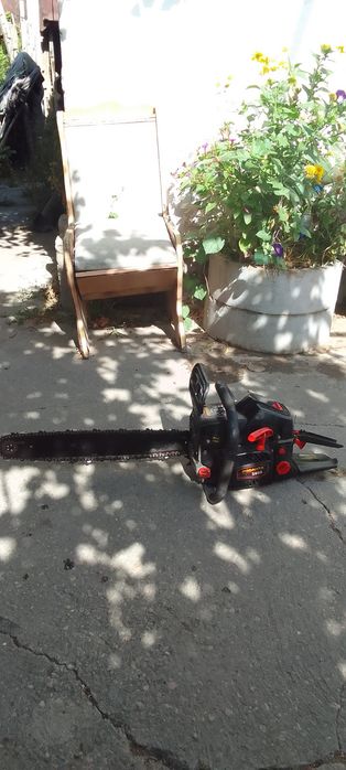 Продам б/у бензопилу