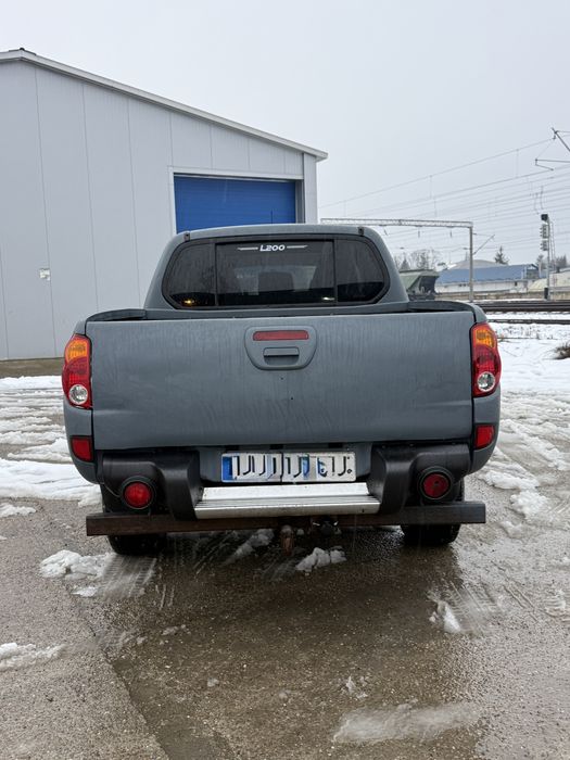 Mitsubishi L200.