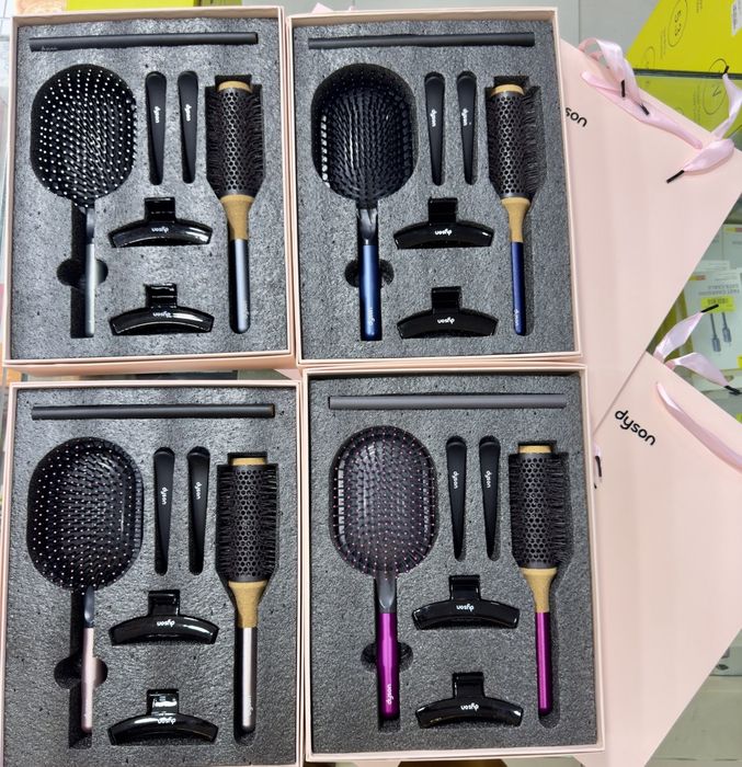 Набор расчесок Dyson в подарочной упаковке