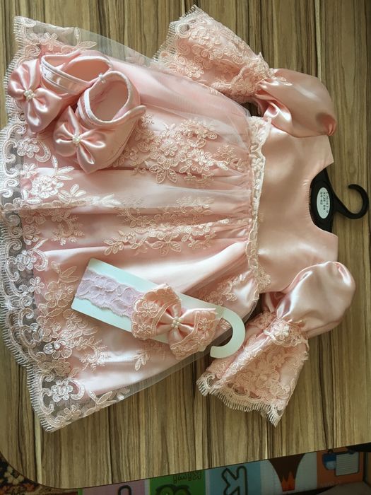 Продам шикарное платье для девочки