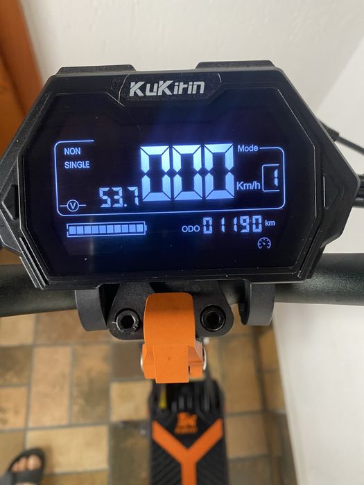 Tritineta G2 MAX se vinde cu toate accesorile.