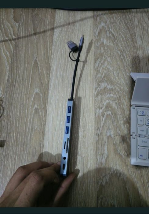 Tastatura masu căști reductor plus încă  o tastatura tot ce se vede