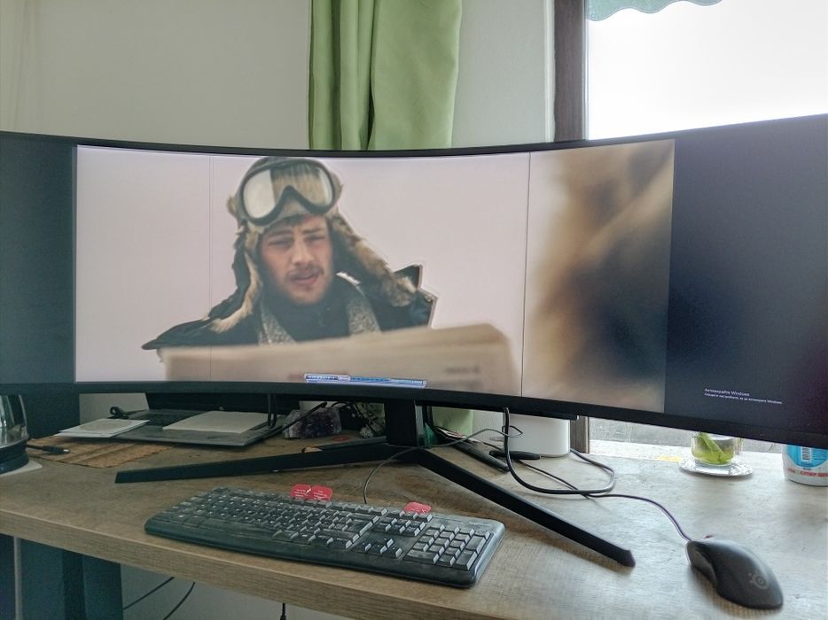 Samsung Odyssey G9 с дефект