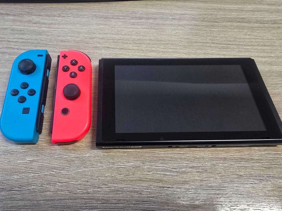 Nintendo Switch + 10 оригинални игри