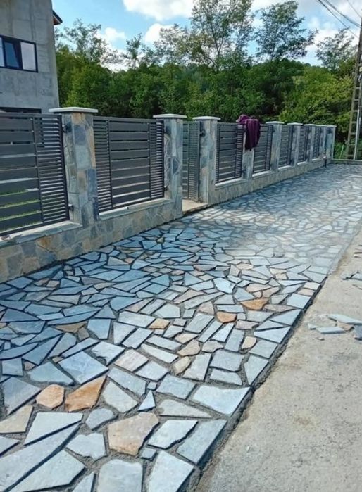 Vand si montez Piatră Naturală de Grecia  pret 60 lei m2 fără montaj.