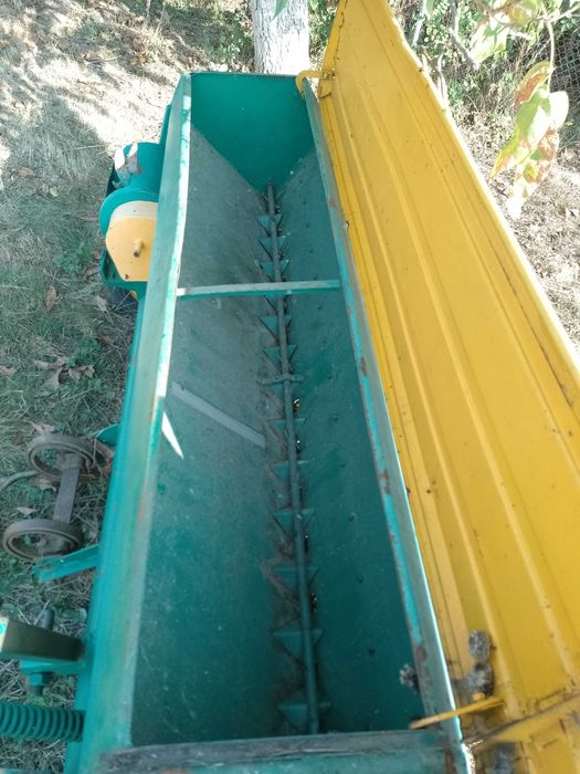 Semanatoare plug pentru tractor