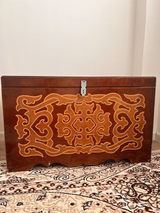 Сундук и диван буу.