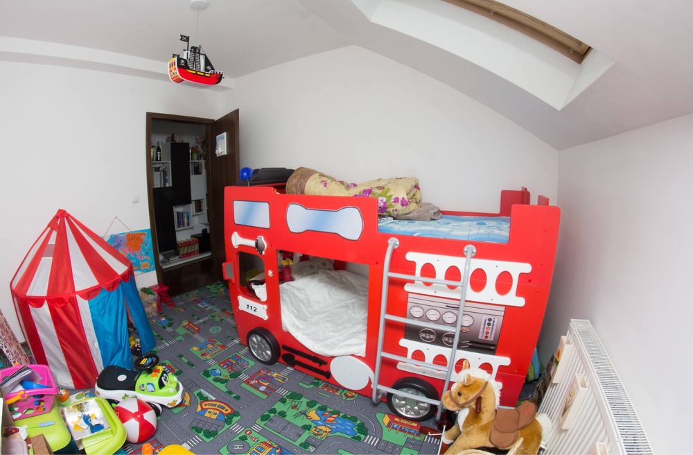 Apartament 3 camere de inchiriat cu garaj