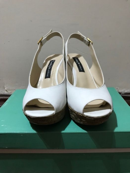 босоножки на танкетке