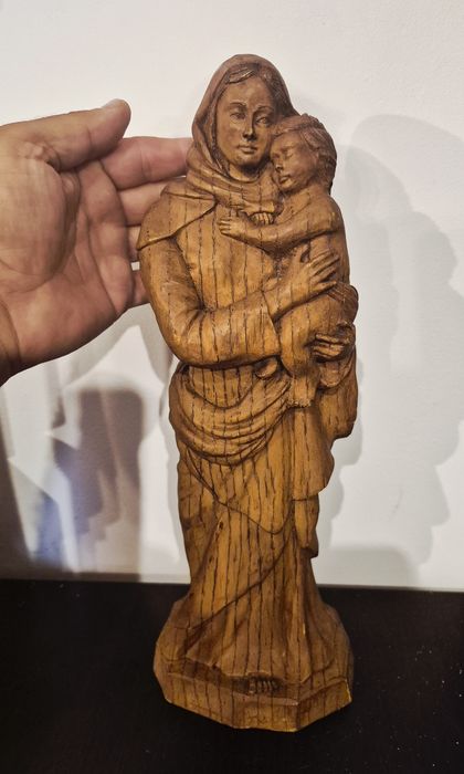 Statuetă vintage din lemn, Fecioara Maria cu Pruncul Iisus, din anul 1960, 35cm înnălțime.