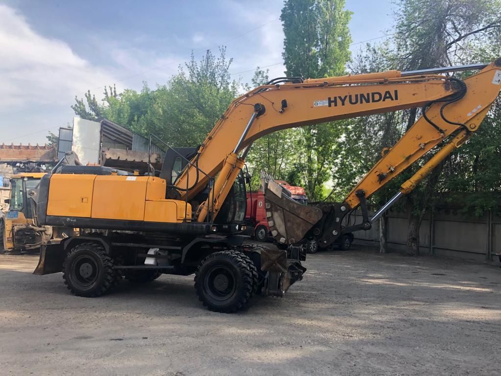 Аренда экскаватора на колесном ходу 74950555301 eksbaza. Полноповоротный колесный экскаватор. Liebherr экскаватор 741. Jcb 145 колесный экскаватор. Экскаватор колесный liebherr.