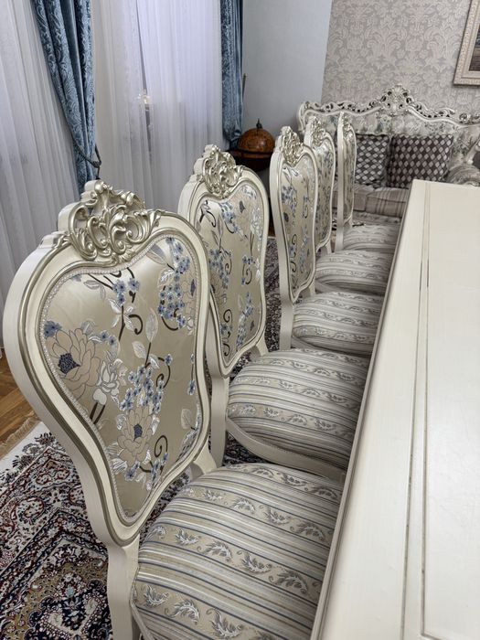 Стол для зала со стульями