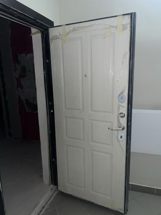 Дверь входная…..