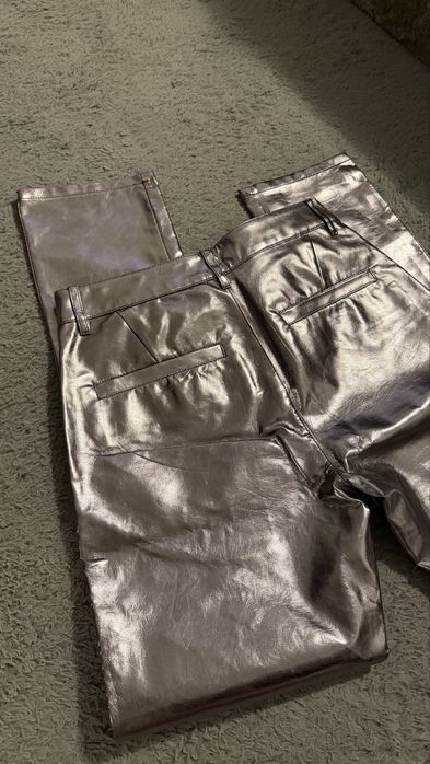 Pantaloni argintii