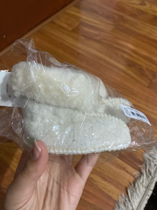 Botoșei lână mărimea 0-6 luni