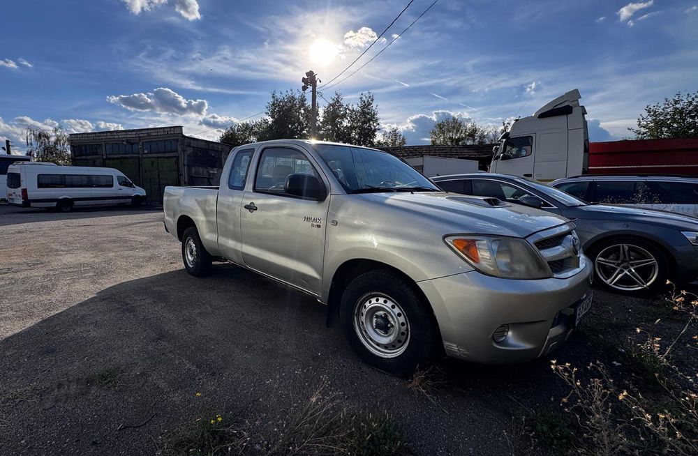 Vând Toyota Hilux