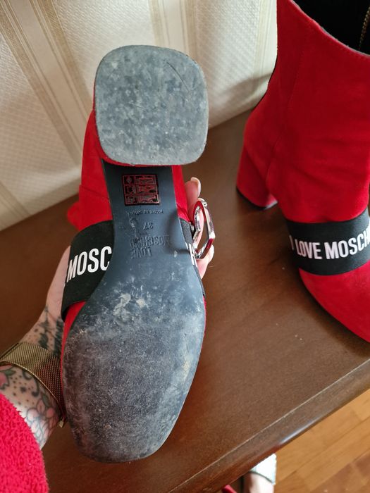 Botine love moschino