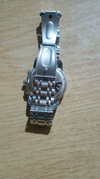 Продам часы мужские кварцевые