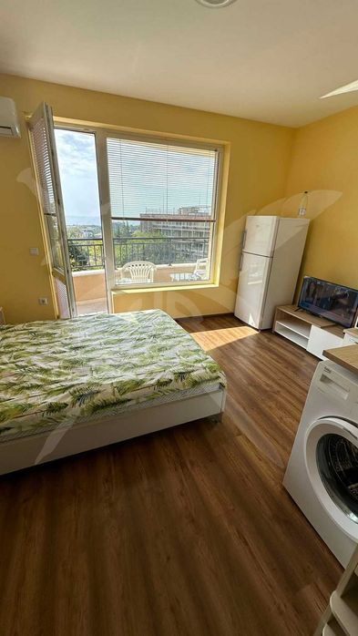 Дава се под наем Едностаен апартамент в к.к. Св.Св. Константин и Елена - 30 кв.м за 300 € - Снимка #2