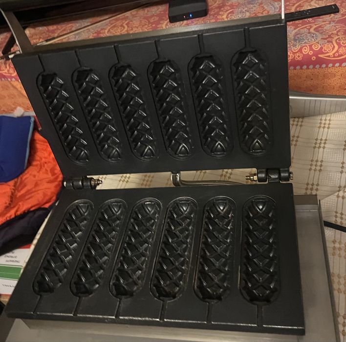 Машина за хот дог на клечка