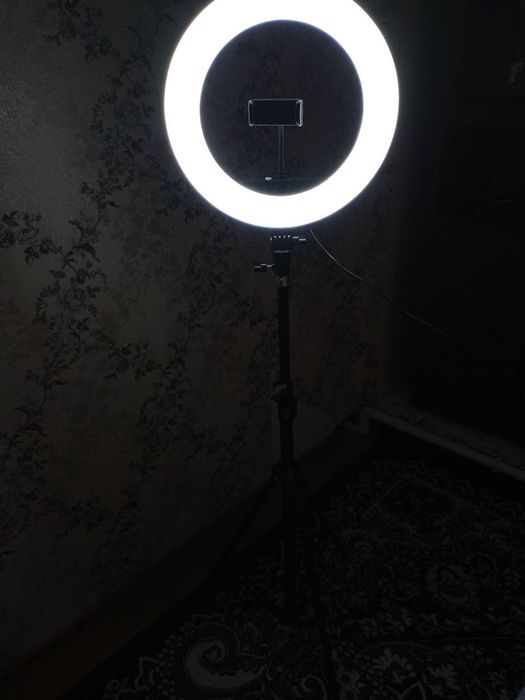 Lampa shtativ sotiladi yangi 1 oy ham ishlatilmagan