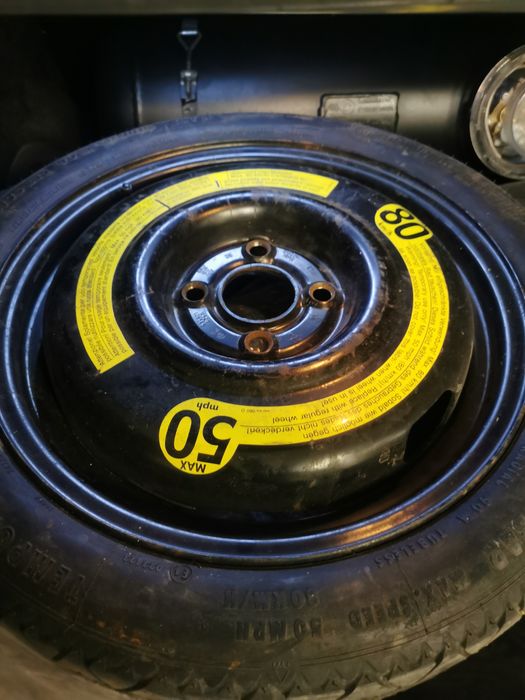 Продавам Тойота Корола 2005г. 1.4 vvti цялата или на части