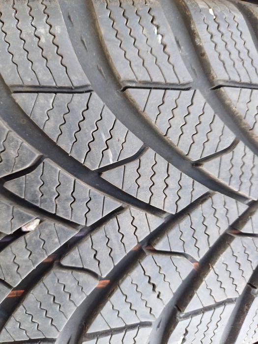 Гуми 205/60/16 Семперит