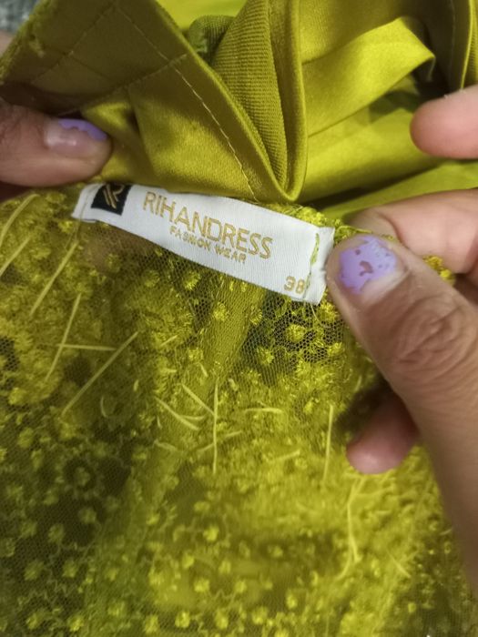 Продавам официална рокля