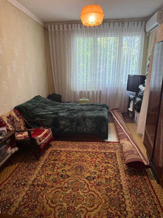 Продается квартира 2/4/4, Чиланзар 6 квартал, первая линия.