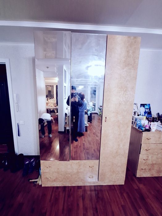 Большой шкаф в хорошем состоянии