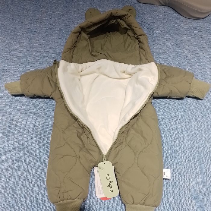 Продам  мальчиковый комбинезон