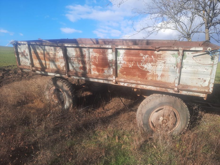 2 remorci 1 cu un ax cealalta 2 axe