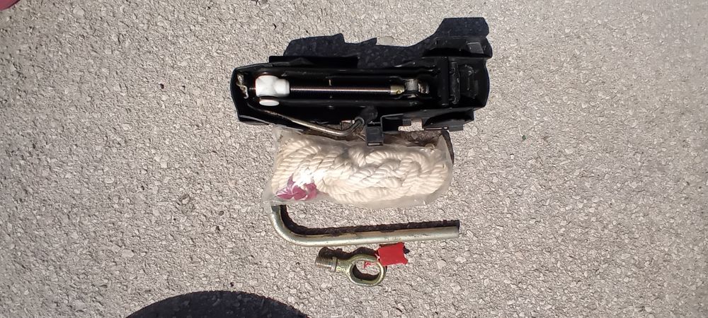 Резервна гума( патерица) - Michelin за Фолцваген Поло и подарък крик.