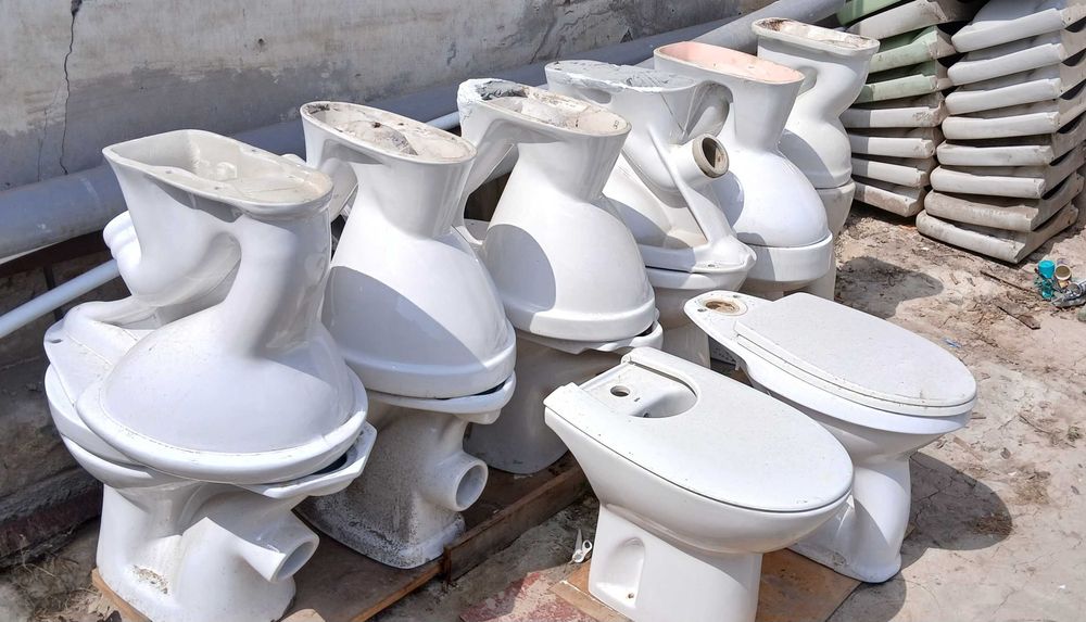 Б/у унитаз сотилади. Без бачок