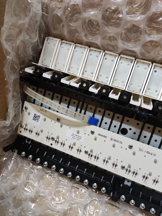 Чисто нова клавиатура KORG