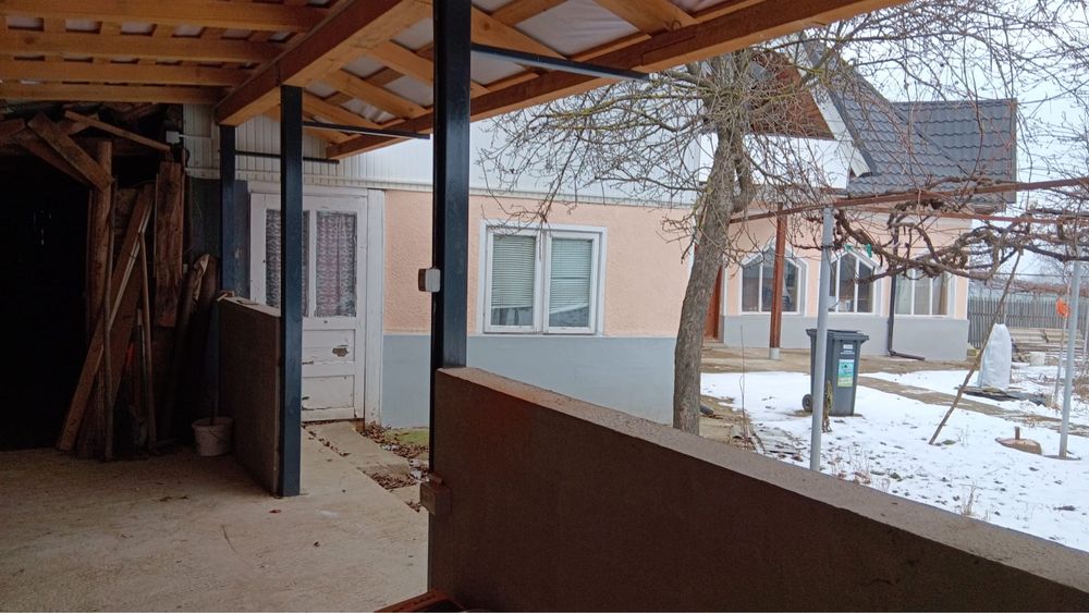 Proprietate de vânzare – Casă cu teren intravilan de 2500 mp, vie și livadă pe rod