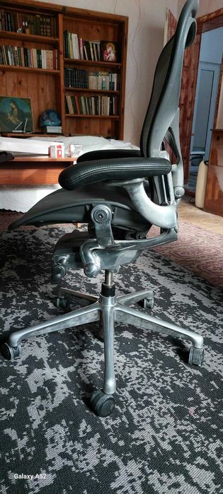 Herman Miller Aeron REMASTERED Graphite