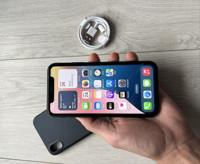 • Iphone XR •  BATERIE 92% •